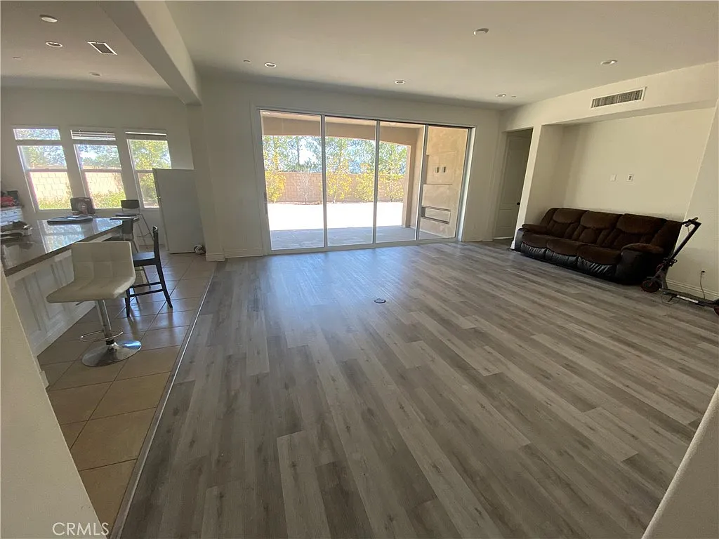 1 bed, 169 sqft, $1,200 — Photo 3