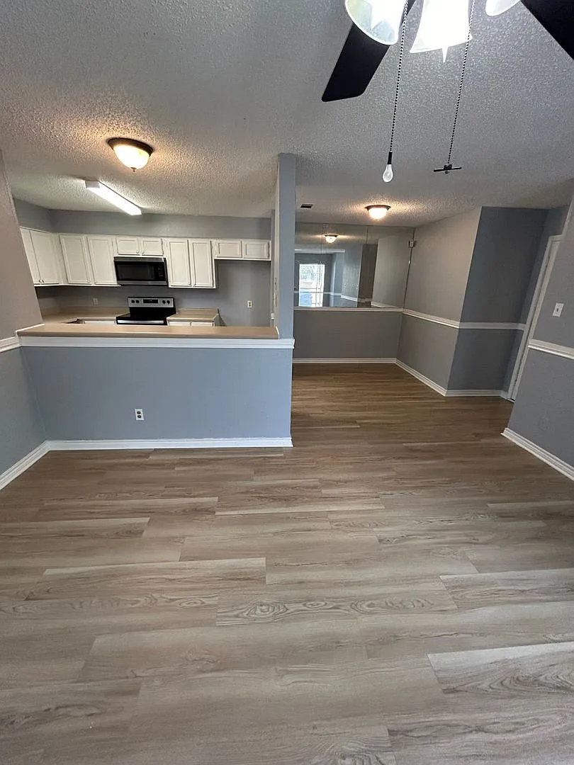 4 bed, 1.5 bath, 1493 sqft, $1,900 — Photo 4