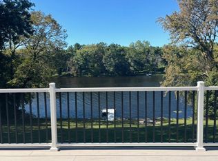 202 Sleepy Hollow Drive, Fall River, WI 53932