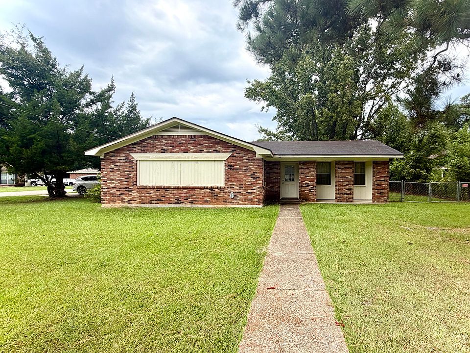 1st image of 33 Trailwood Cir
