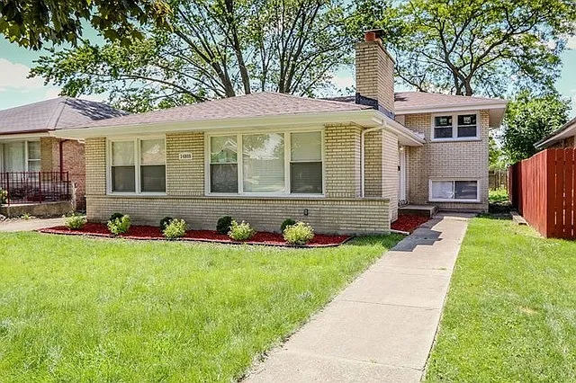14808 La Salle St photo 1