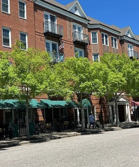 Fine dining at the "Finn " Styron Square