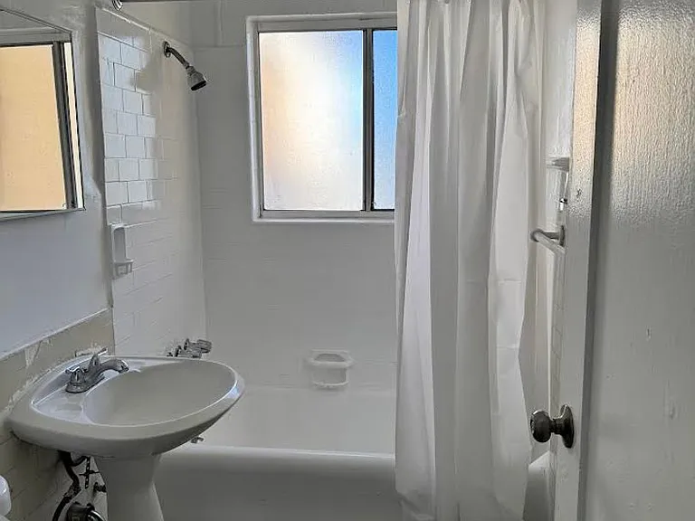 836 S Harvard Blvd — Photo 4