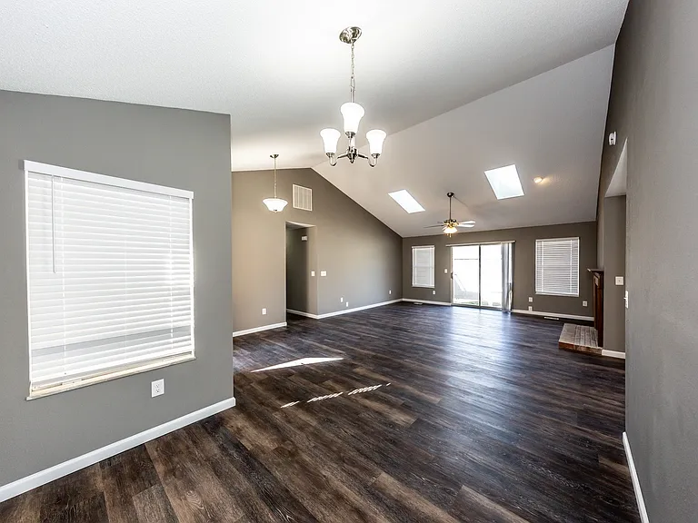 1113 S Walnut St — Photo 6