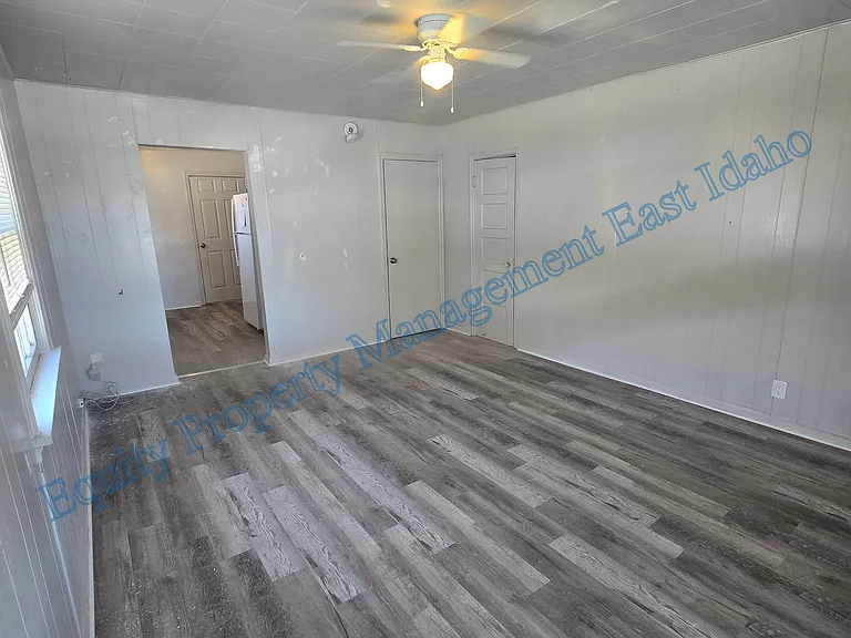 815 E Clark St — Photo 2