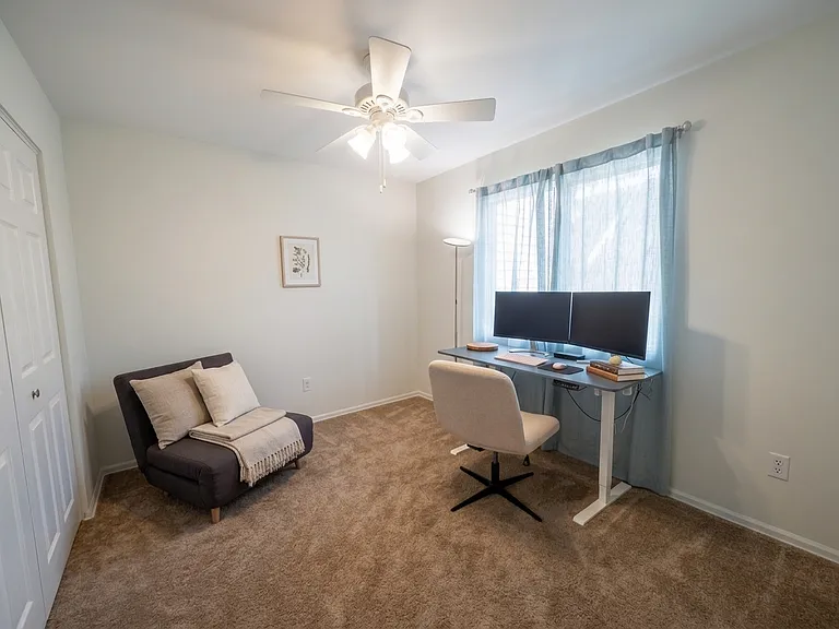 81 E Thomas Ct — Photo 16