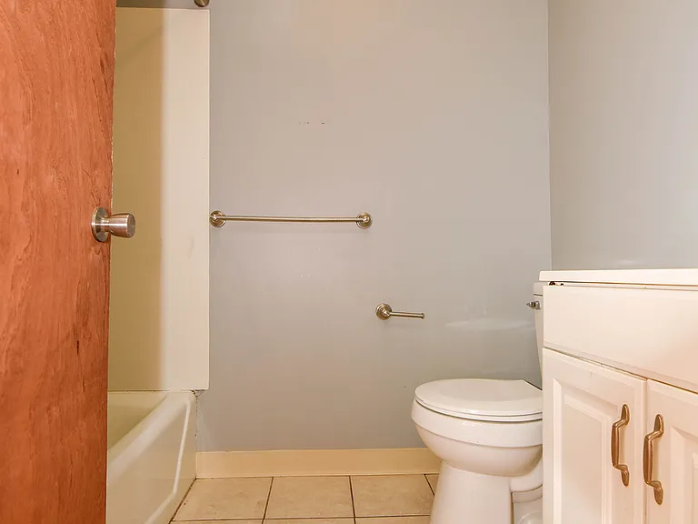 256 1/2 E Grove St #256 — Photo 17