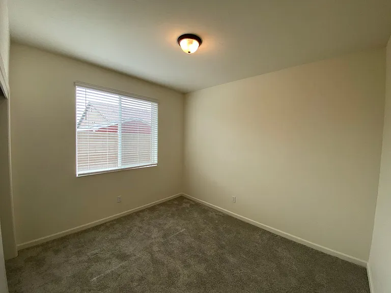 3212 N Noyes Ct — Photo 13