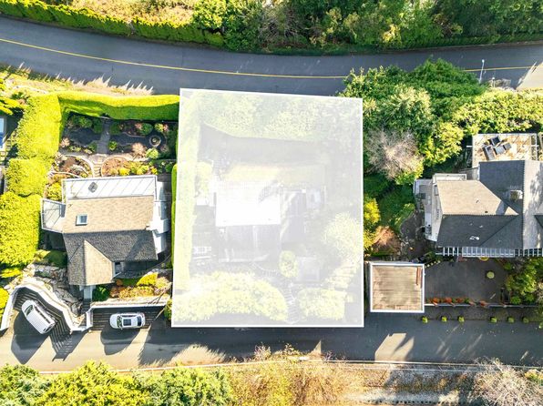 3575 Sunset Ln, West Vancouver, BC V7V 0A9