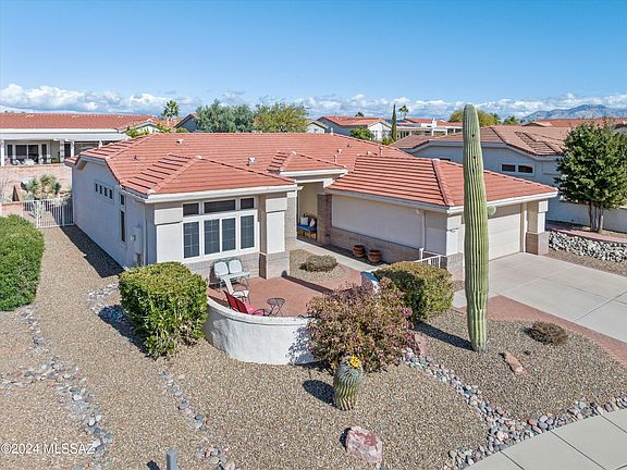 3rd image of 1063 E Balmoral Pl