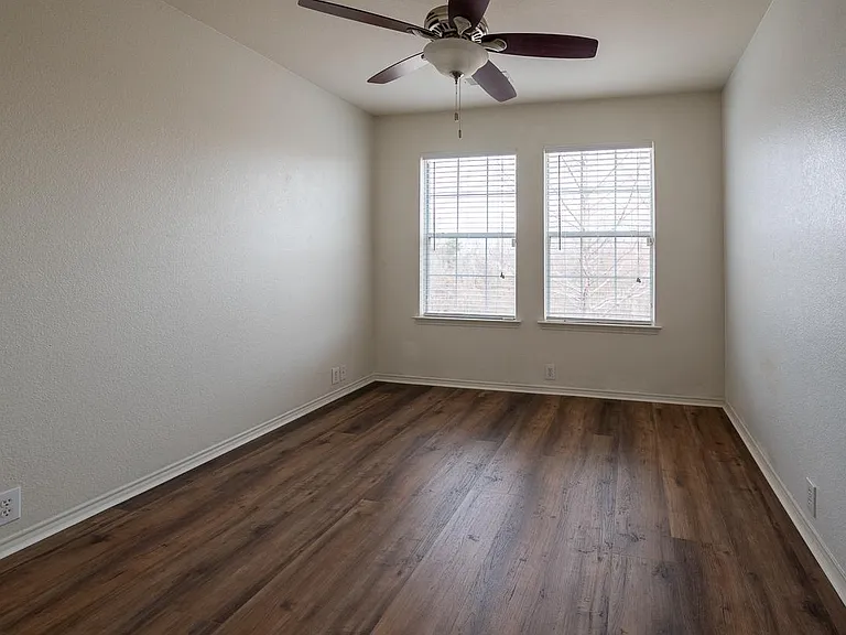 2209 Glacier Park Ln — Photo 12