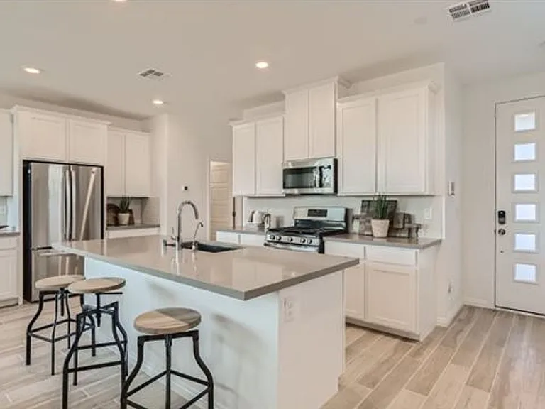 8918 Sasquatch Run Ave — Photo 3