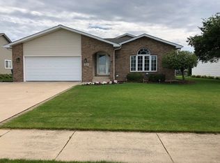 725 Rose Bush Ln, Dyer, IN 46311