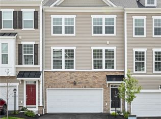 115 Sweetwater Dr, Coraopolis, PA