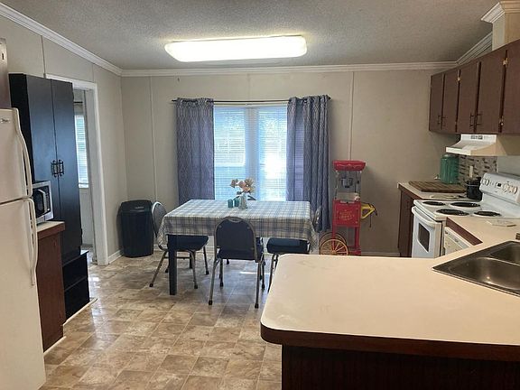 Kitchen
Open to Den