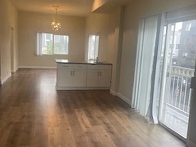 2436 Barry Ave #1 — Photo 4