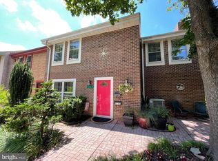 2160 Golf Course Dr, Reston, VA 20191