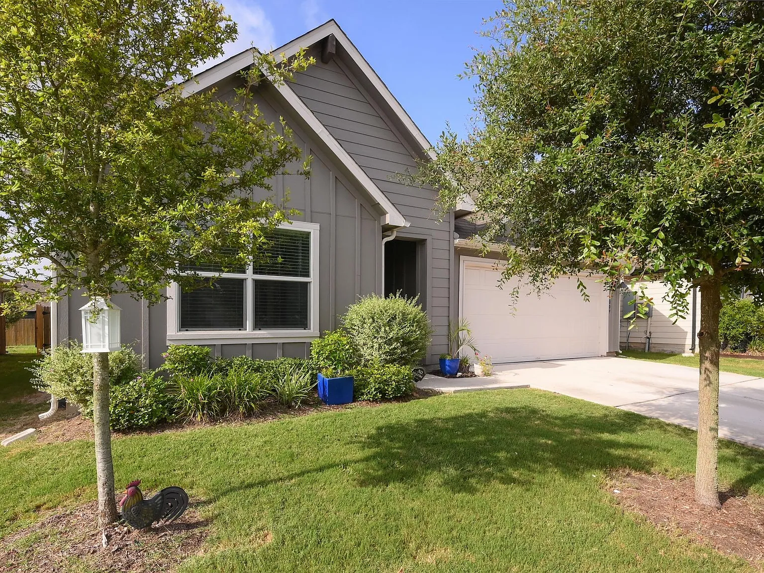 4 bed, 2.0 bath, 2034 sqft, $2,375 — Photo 4