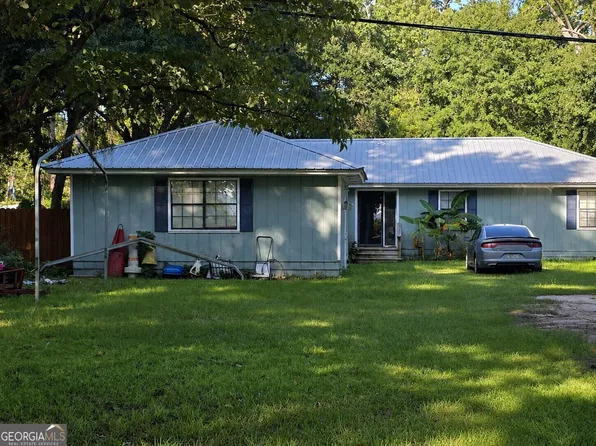 812 E 1st St, Midway, GA 31320