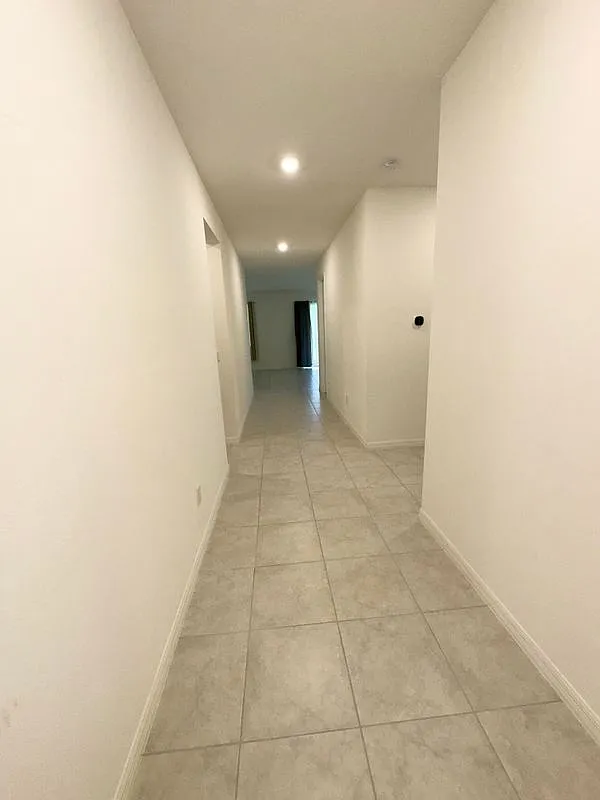 3 bed, 3.0 bath, 2014 sqft, $3,240 — Photo 4