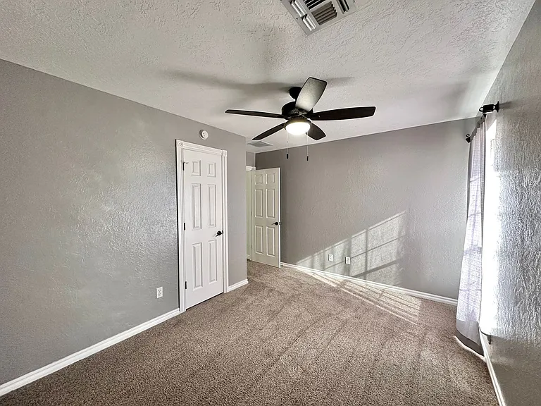 27 NW Havenshire Cir — Photo 37