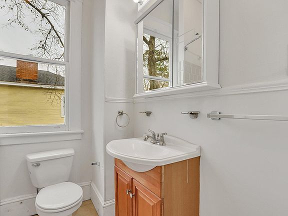 Full bath with tub/shower combo