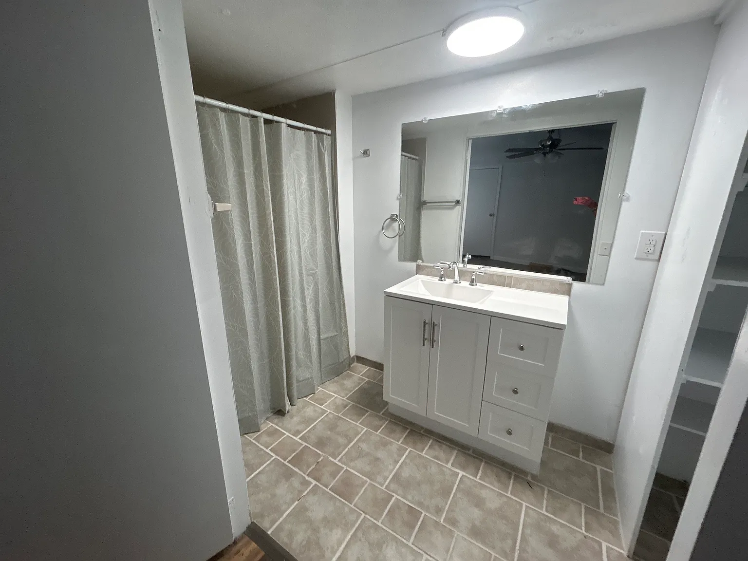 3 bed, 980 sqft, $1,400 — Photo 4