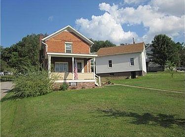 1st image of 923 Fort St