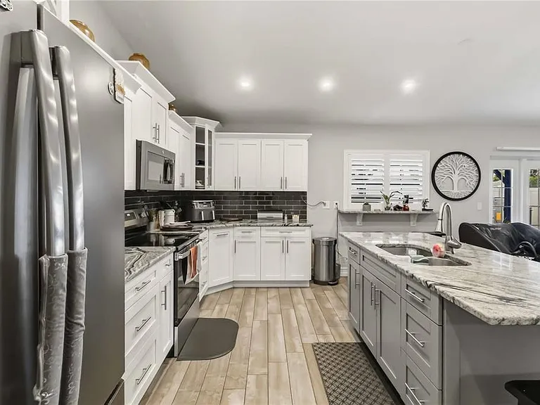 10327 Parkcrest Dr — Photo 9