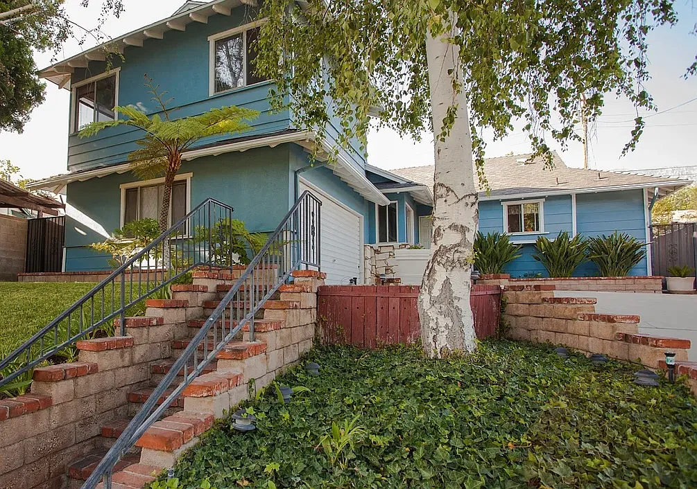 3 bed, 1.5 bath, 1862 sqft, $6,490 — Photo 3