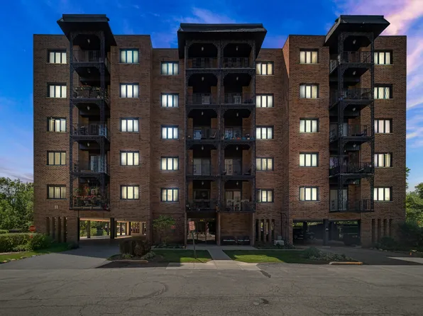 9395 Landings Ln #303-DES, Des Plaines, IL 60016