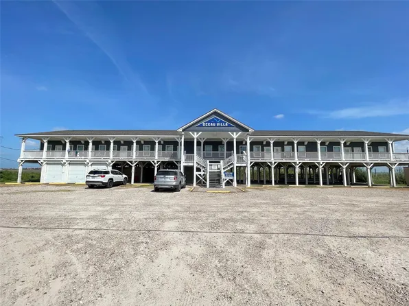 1015 Bluewater Dr #3, Freeport, TX 77541