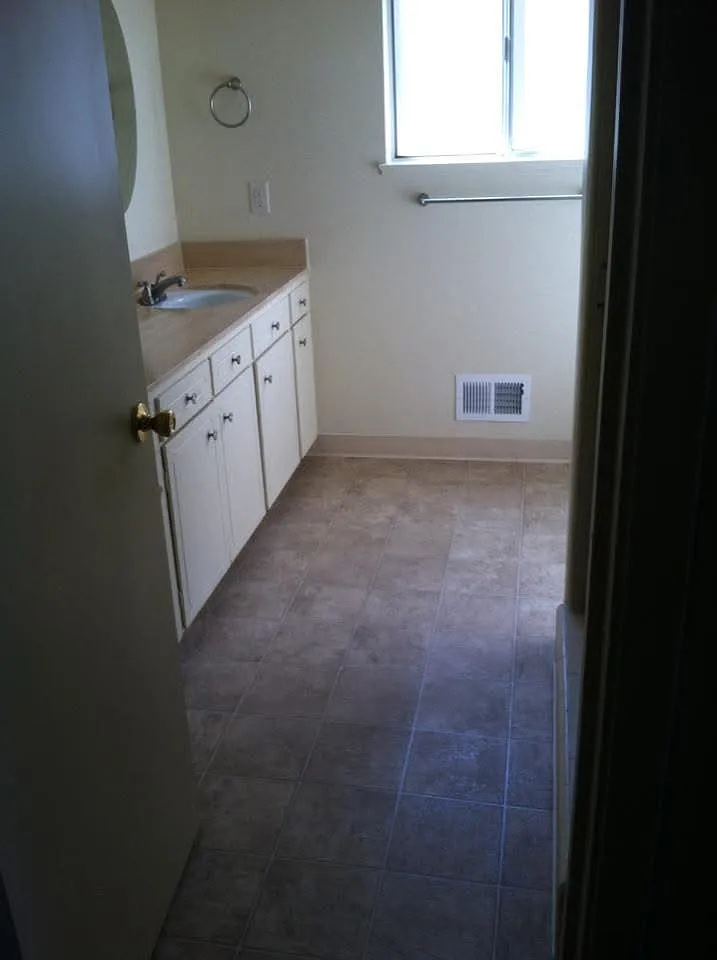 Building Photo - 1151 W Alisal St
