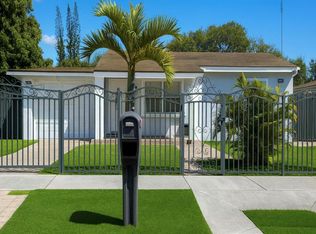 31 Miami Gardens Rd, West Park, FL 33023