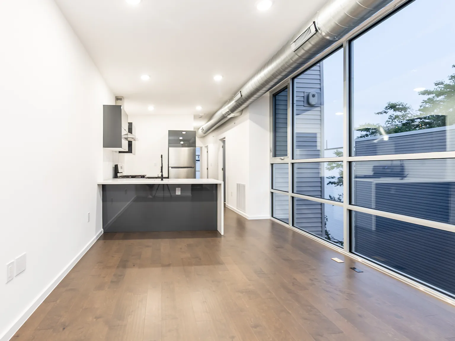2 bed, 1100 sqft, $1,995 — Photo 3