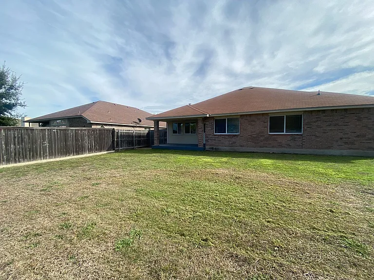 1607 Schottische Ln — Photo 16
