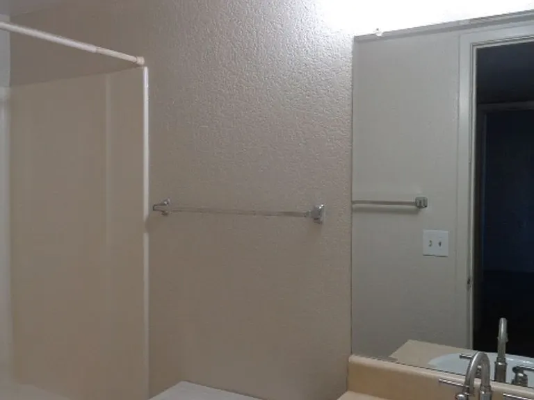 2822 E Kathleen Rd — Photo 5
