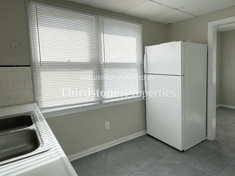 318 E 19th St — Photo 9