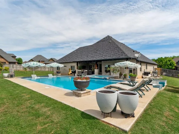 2125 Whitechapel Cir, Edmond, OK 73012