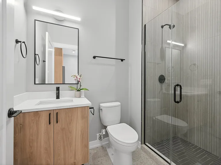 7010 N Glenwood Ave #Penthouse 1 — Photo 10