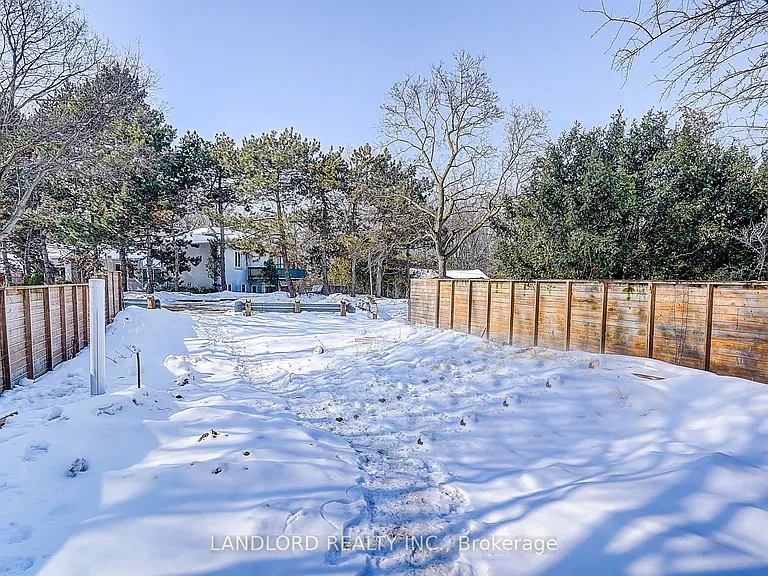 1146 Broadview Ave #4 — Photo 4