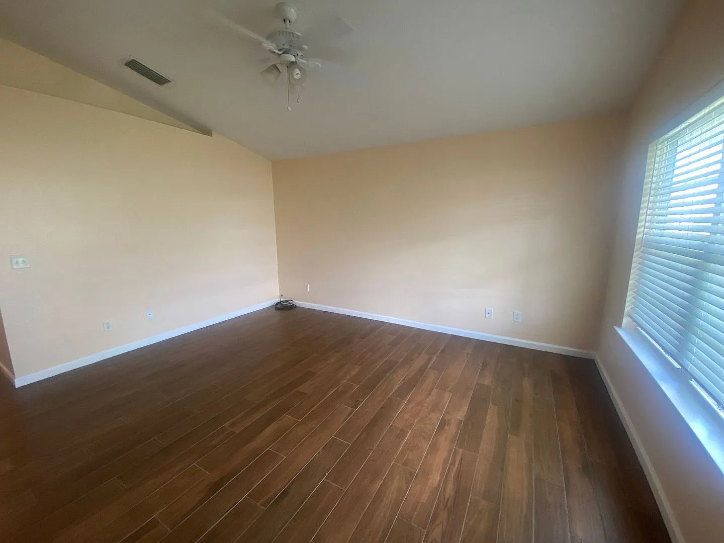 Efficient 3bed/2ba Home, Conveniently Located To Tyndall Afb! *1/2 Off Security Deposit For A-D M... — Photo 3