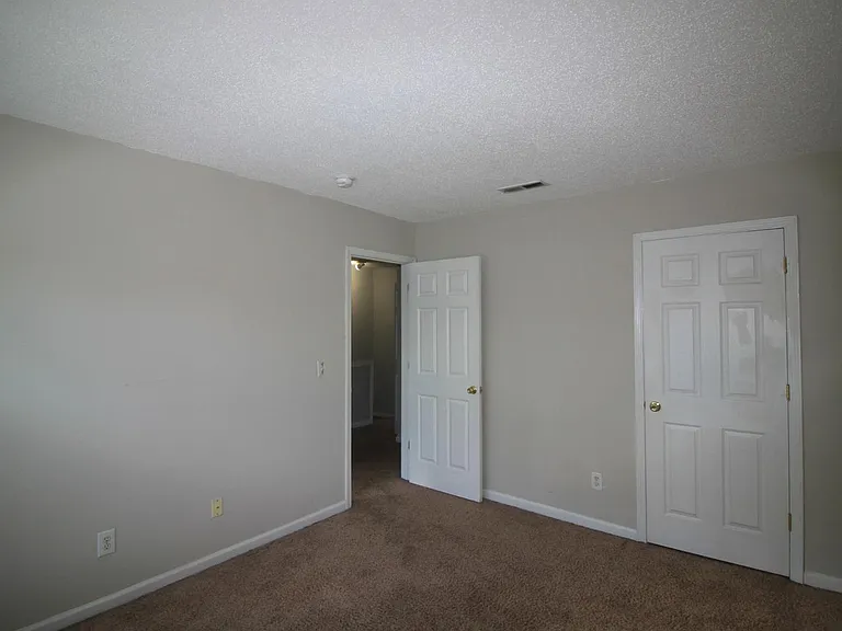 205 Canyon Lake Cir — Photo 14