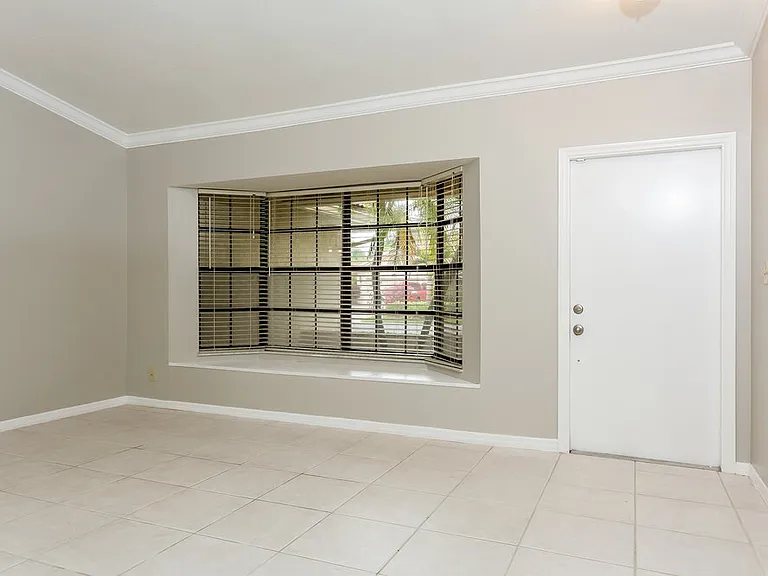 8623 NW 47th Dr — Photo 2