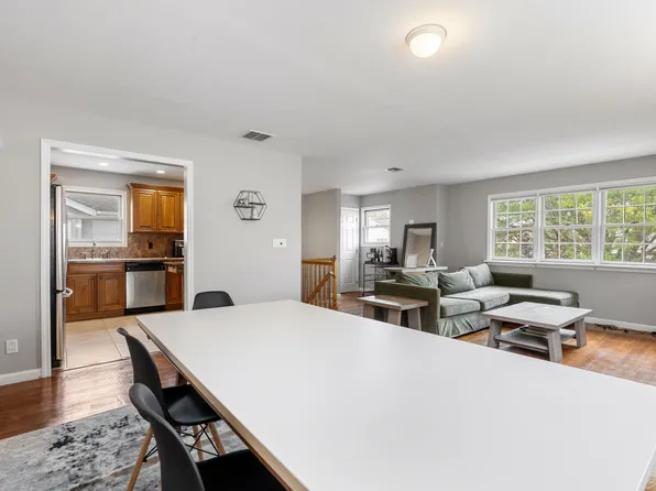 240 Alter Avenue image 10 of 40