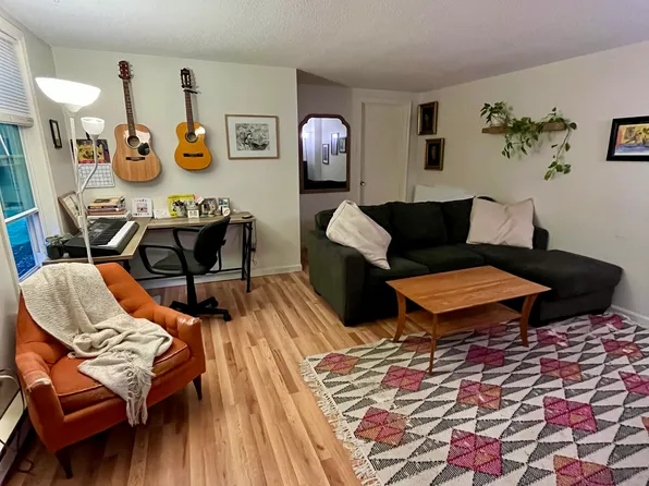 16 Hatfield St, Northampton, MA 01060
