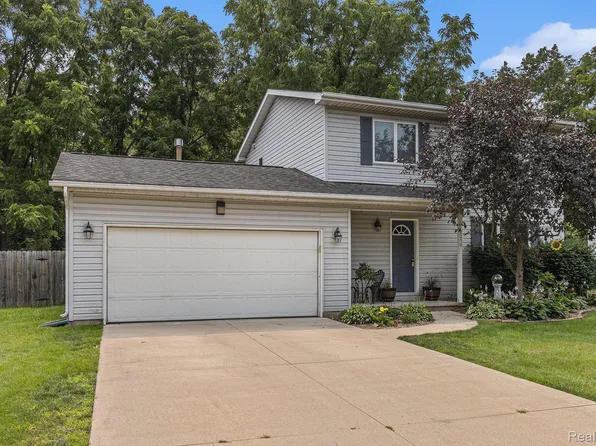 2250 Eads Pl, Howell, MI 48843