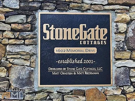1581 Stone Gate Ln SE — Photo 3
