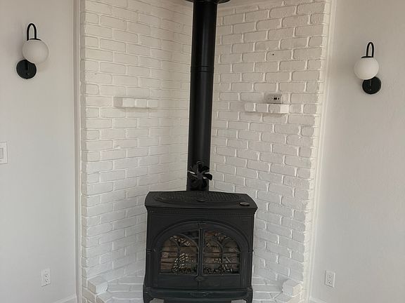 2nd image of 110 Greenview Dr