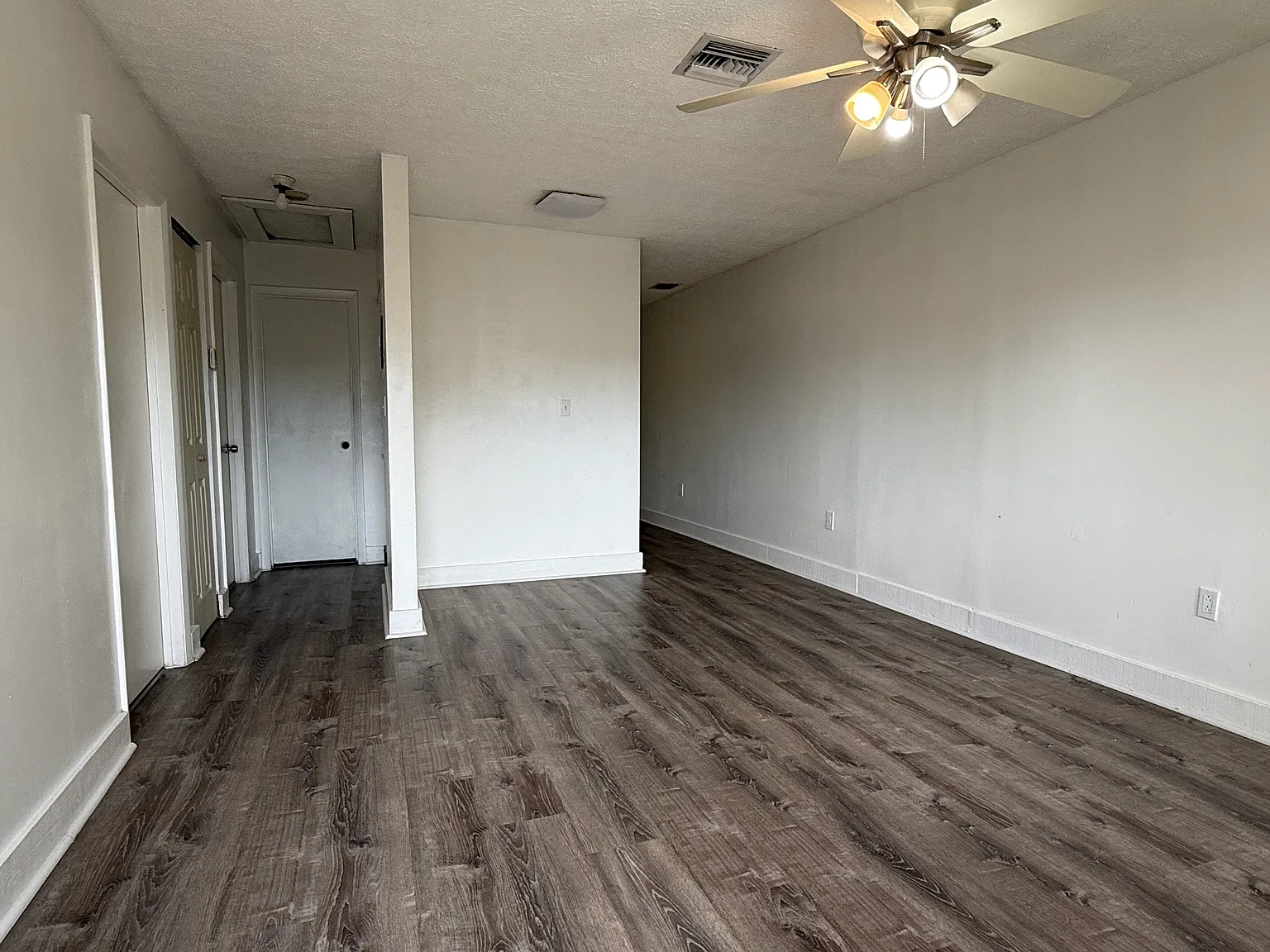 2 bed, 900 sqft, $2,000 — Photo 2